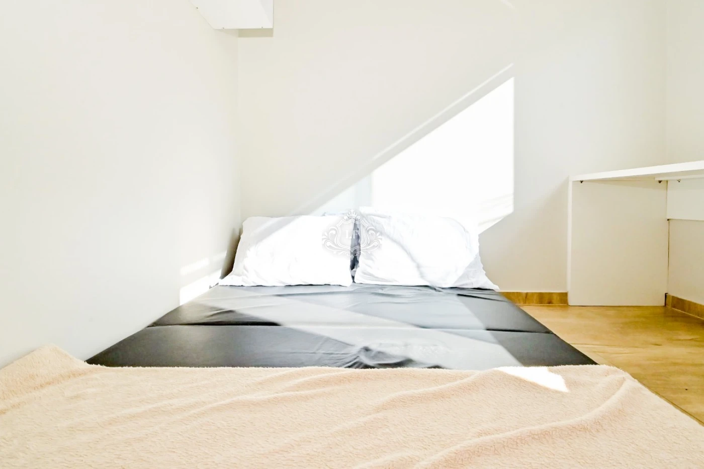 11586 